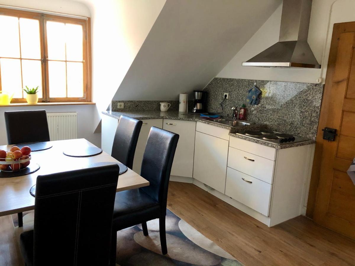 Ferienwohnung Im Gruenen Auf Idyllisch Gelegenen Gutshof Und Doch So Zentral วัลด์ชุท-ทีนเงน ภายนอก รูปภาพ