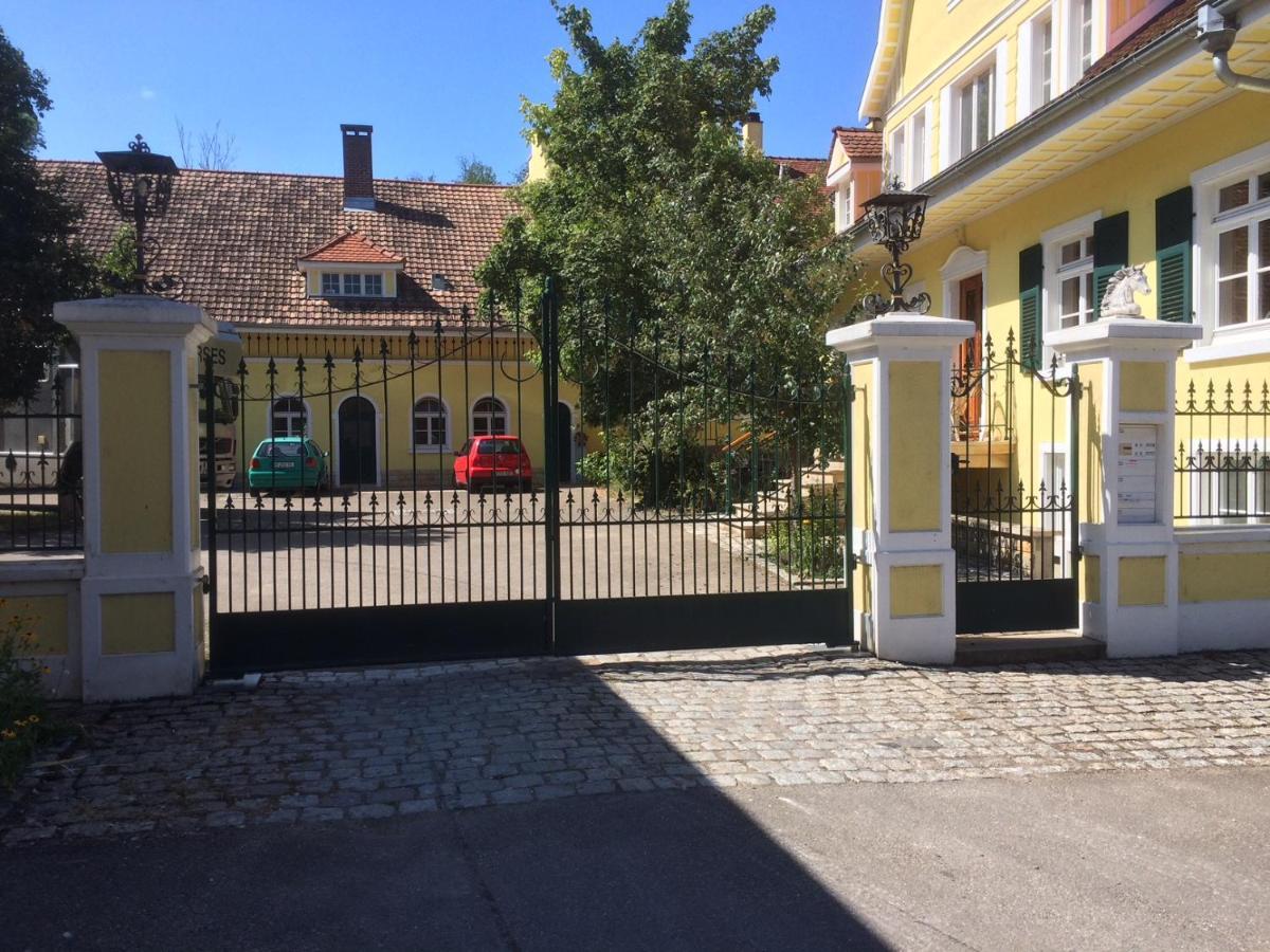 Ferienwohnung Im Gruenen Auf Idyllisch Gelegenen Gutshof Und Doch So Zentral วัลด์ชุท-ทีนเงน ภายนอก รูปภาพ